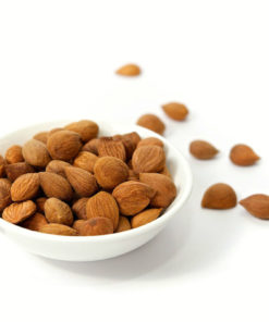 Amandes amères d'abricot bio anti-cancer naturel grâce à la vitamine B17